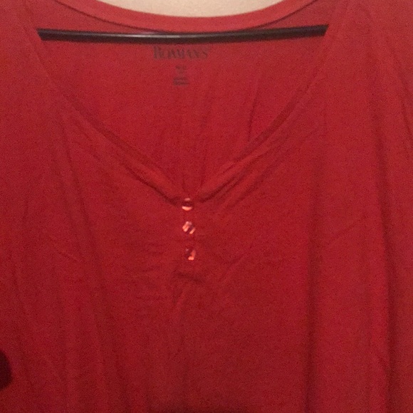 Melon colored casual t shirt very small pin hole to left side..otherwise GUC.. - Picture 1 of 3